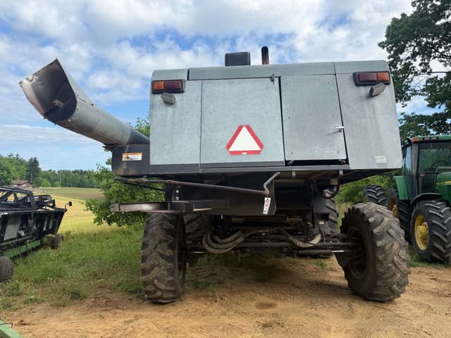 Image of Gleaner R52 equipment image 4