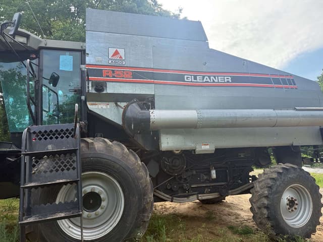 Image of Gleaner R52 equipment image 2
