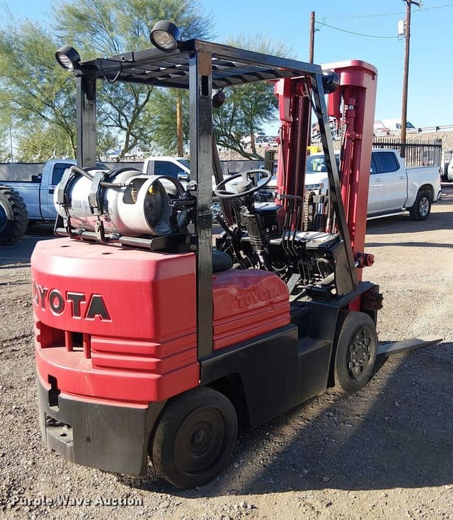 Image of Toyota 5FGC25 equipment image 4