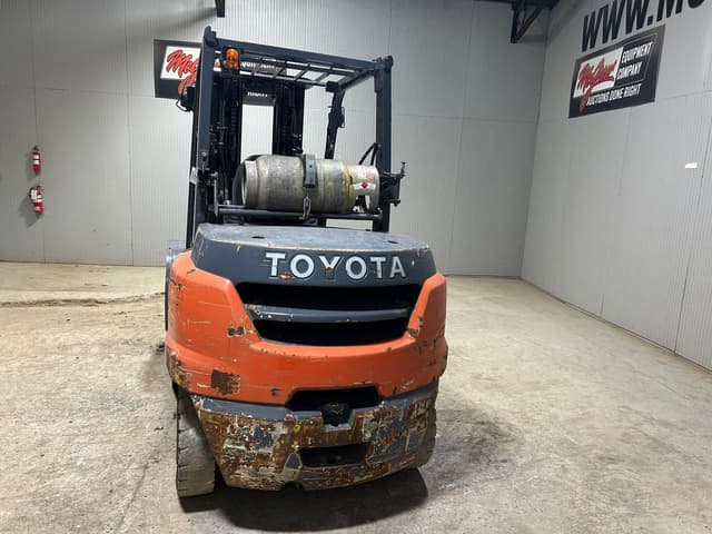 Image of Toyota 8FG45U equipment image 3