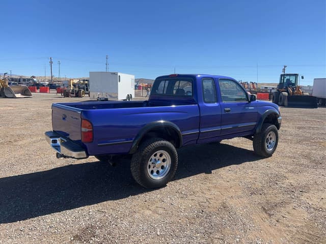 Image of Toyota Tacoma equipment image 2