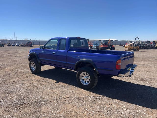 Image of Toyota Tacoma equipment image 3