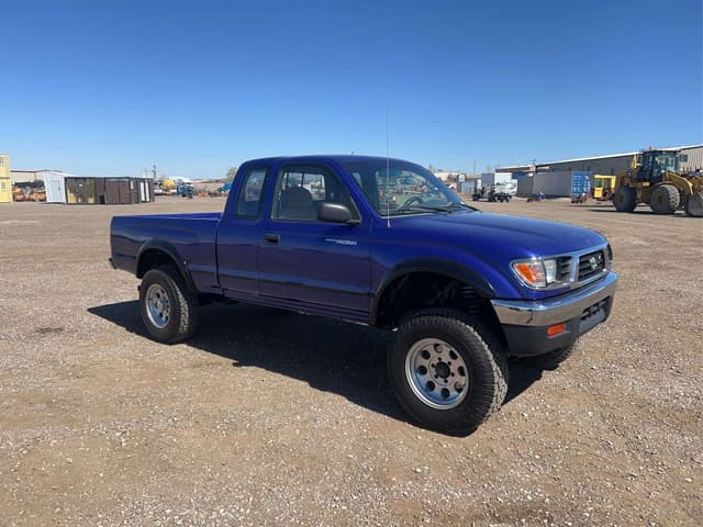 Image of Toyota Tacoma equipment image 1