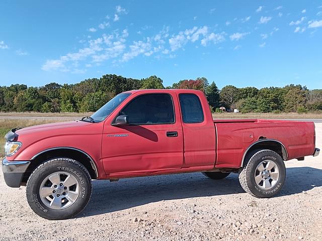 Image of Toyota Tacoma equipment image 2