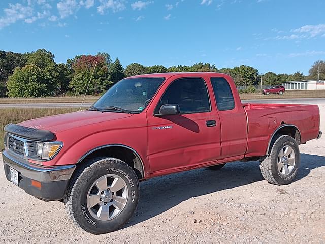 Image of Toyota Tacoma equipment image 1