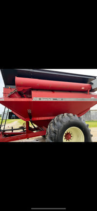 1995 Unverferth 7000 Equipment Image0