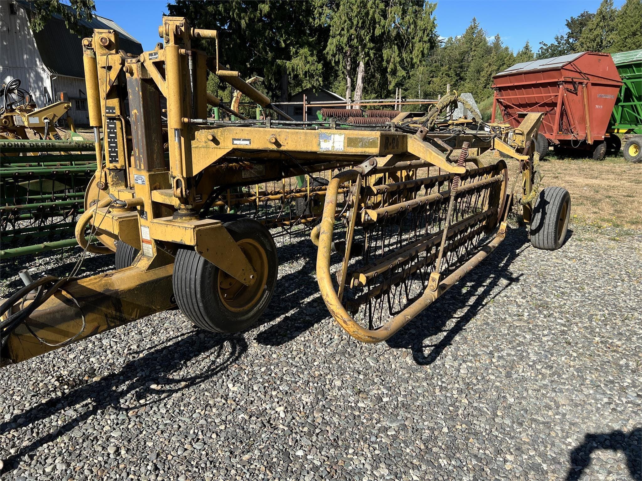 1995 Vermeer R24 Equipment Image0