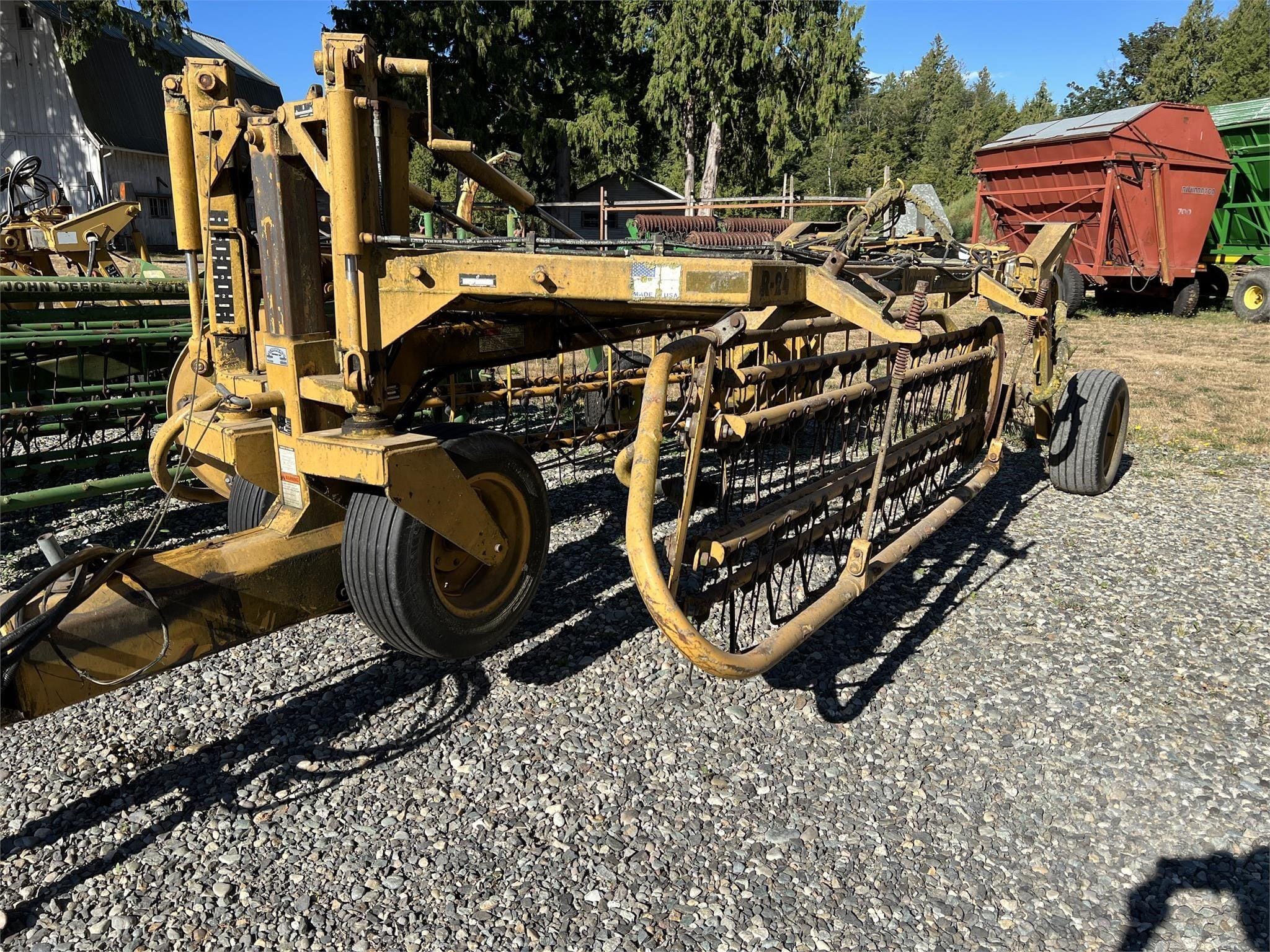1995 Vermeer R24 Equipment Image0