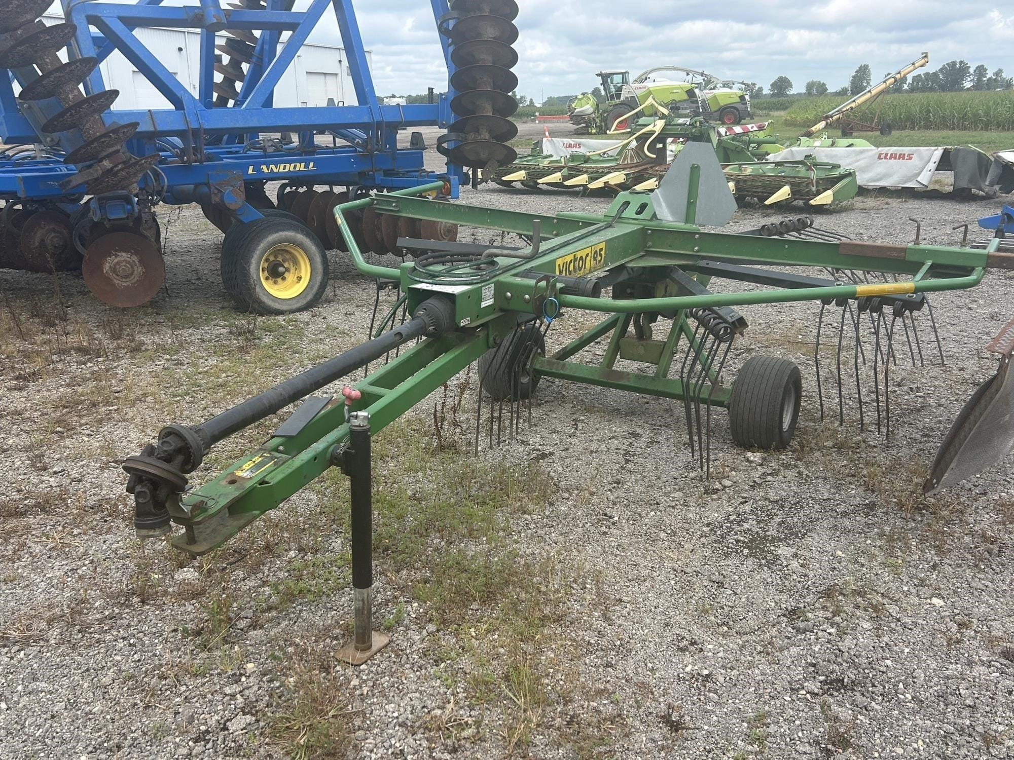 1995 Victor 95 Equipment Image0