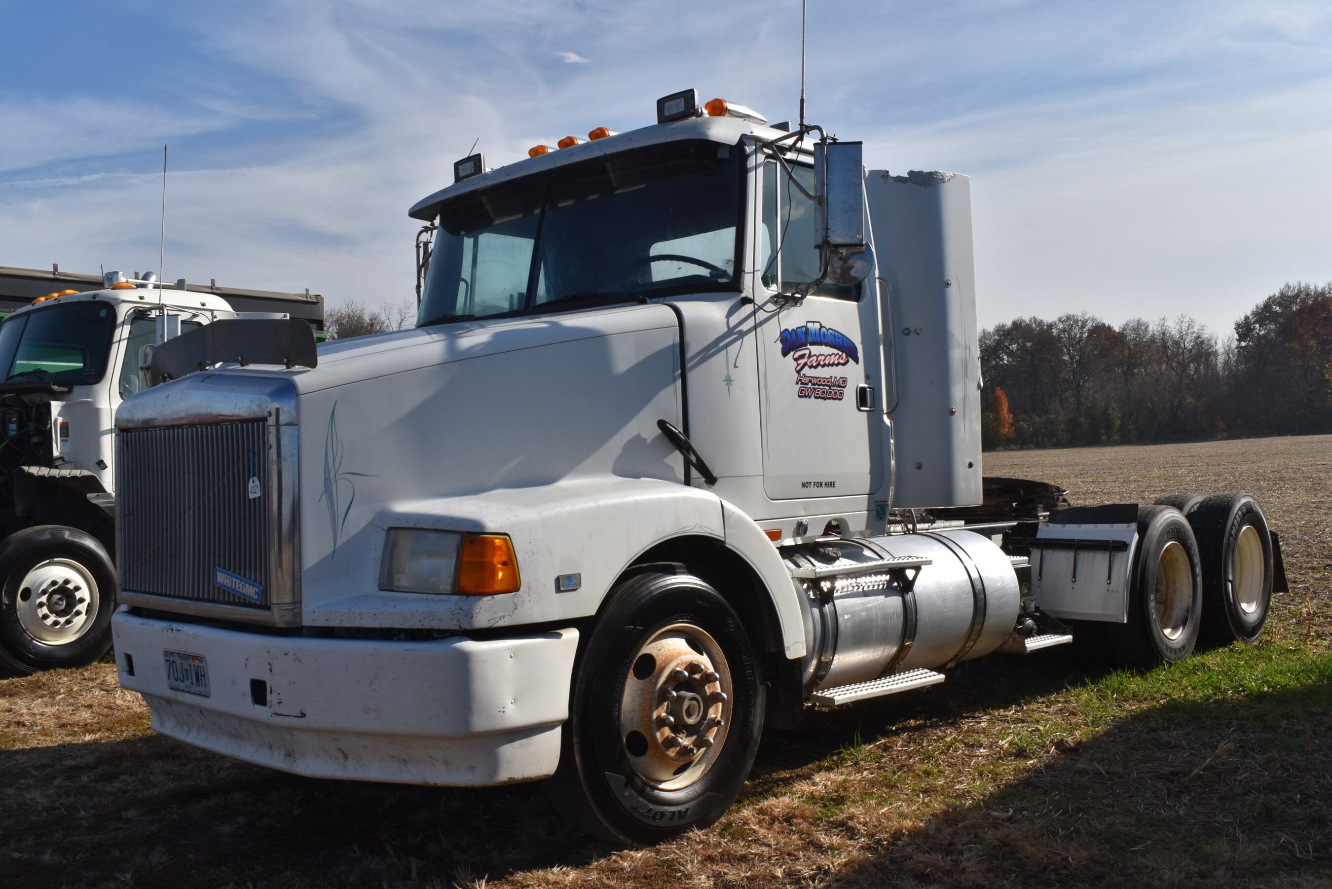 1995 Volvo M-11 Equipment Image0