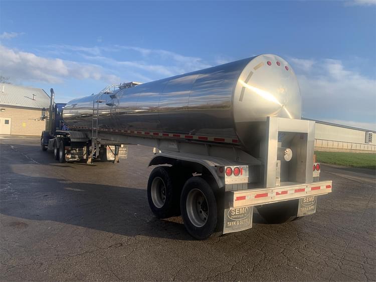 1995 Walker 6500 GAL Equipment Image0