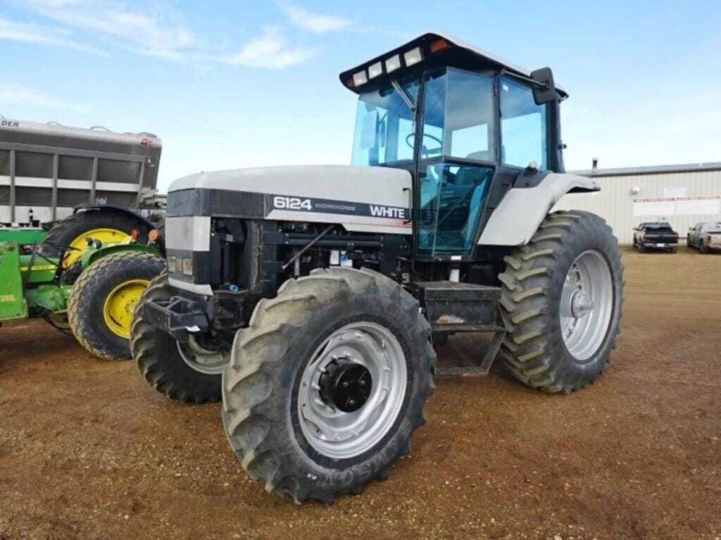 1995 White 6124 Equipment Image0