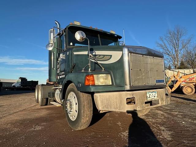 Image of White GMC WCA64T equipment image 3
