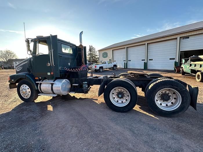 1995 White GMC WCA64T Equipment Image0