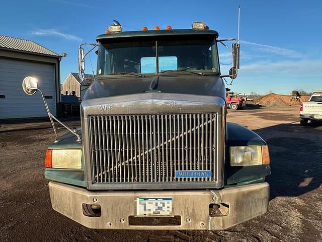 Image of White GMC WCA64T equipment image 2