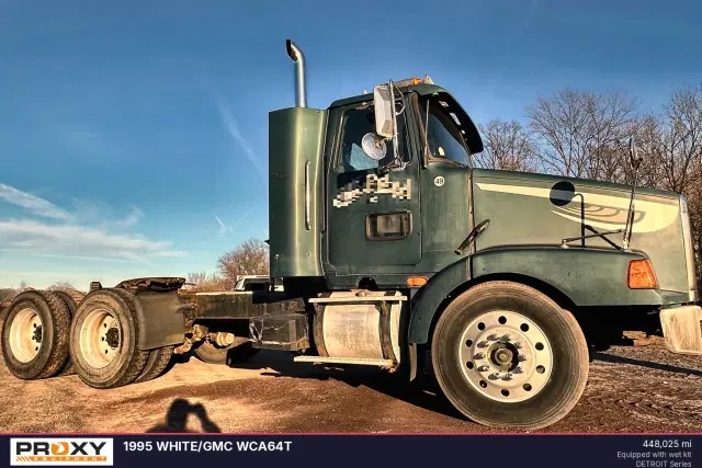 Image of White GMC WCA64T equipment image 1