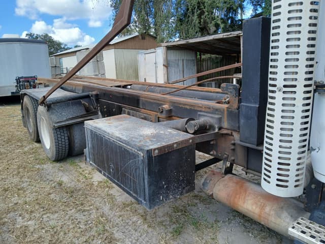 Image of White GMC WG equipment image 3