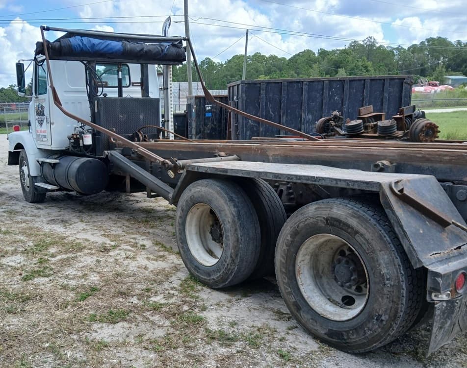 Image of White GMC WG Primary image