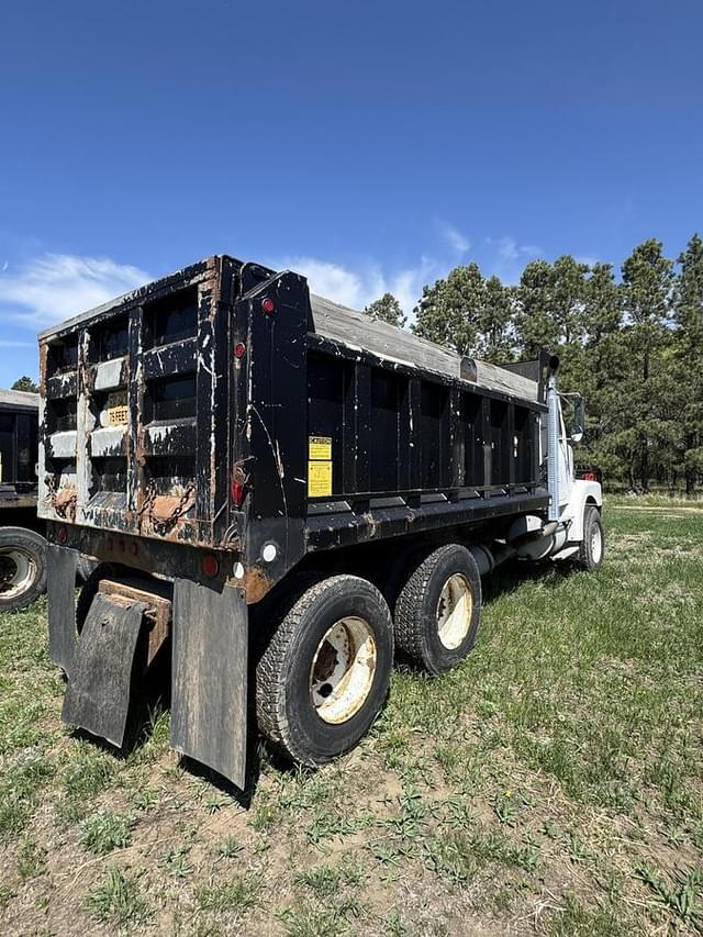 Image of White GMC Undetermined equipment image 4