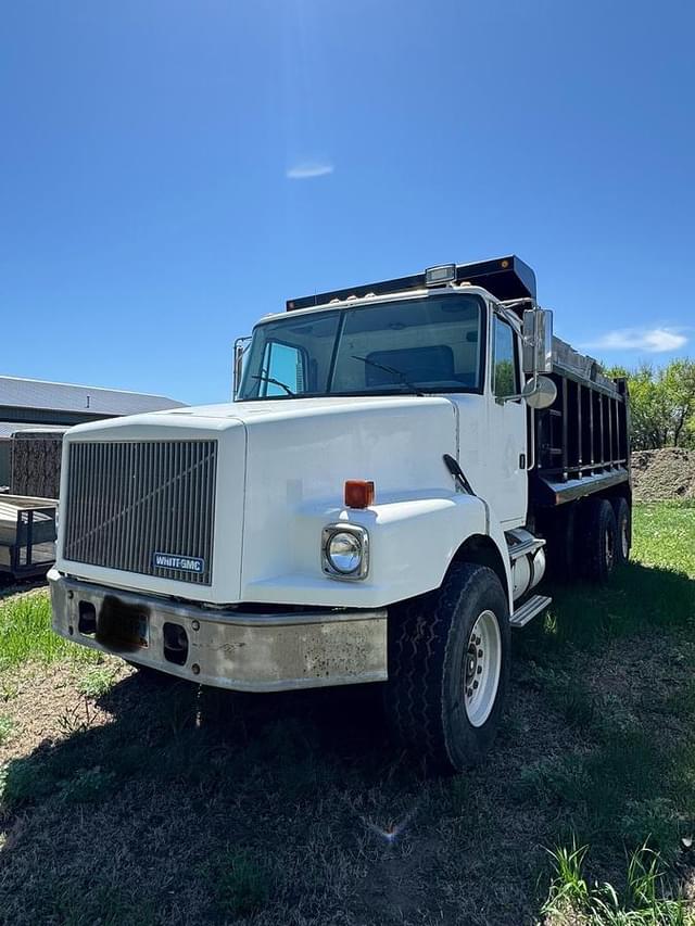 Image of White GMC Undetermined equipment image 1