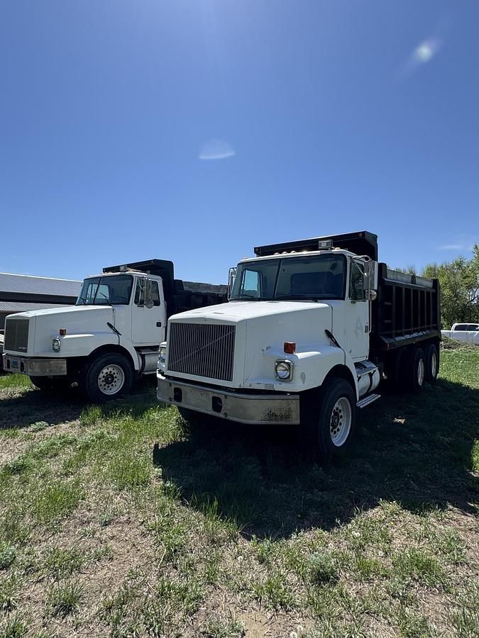 1995 White GMC Undetermined Equipment Image0