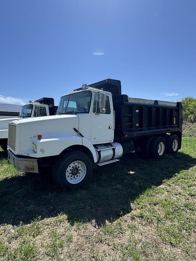 Image of White GMC Undetermined equipment image 2