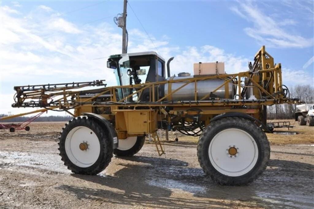 1996 Ag-Chem RoGator 854 Equipment Image0