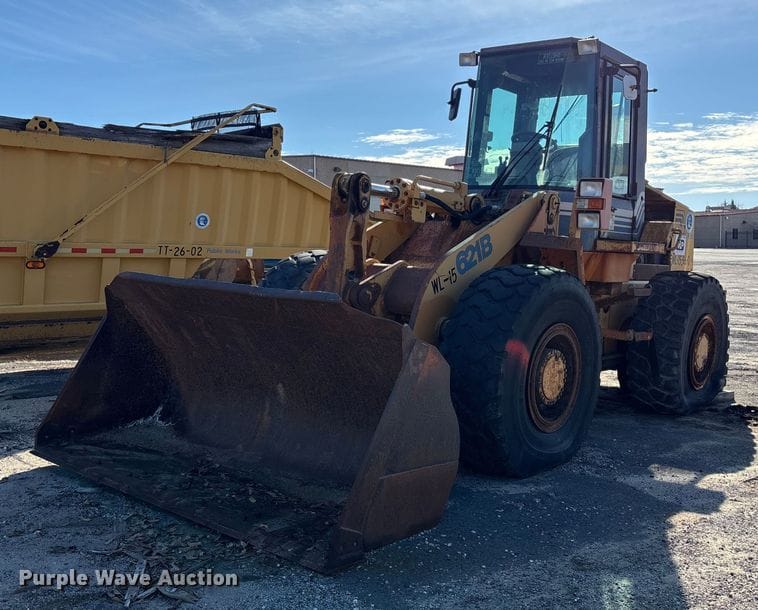 1996 Case 621B Equipment Image0