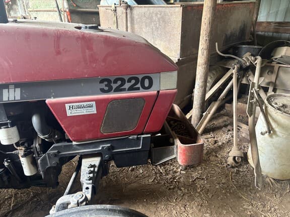Image of Case IH 3220 equipment image 4