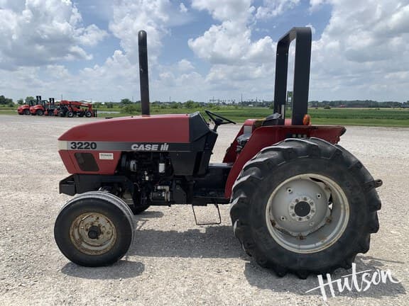 Image of Case IH 3220 equipment image 4