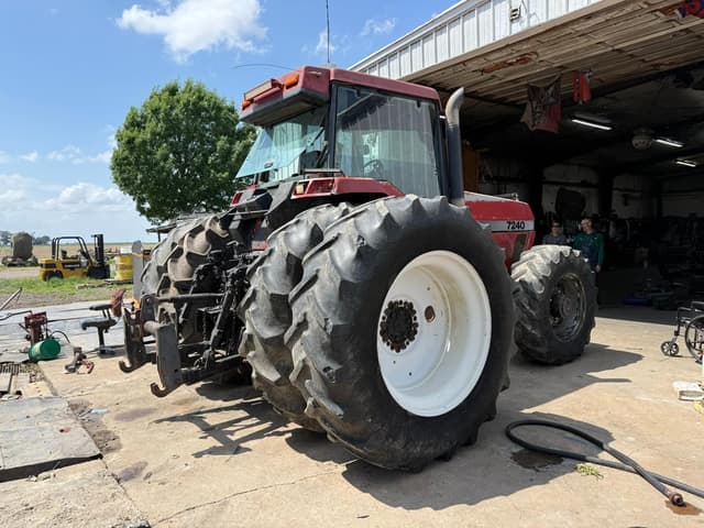 Image of Case IH 7240 equipment image 2