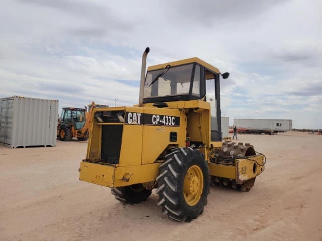 Image of Caterpillar CP-433C equipment image 4