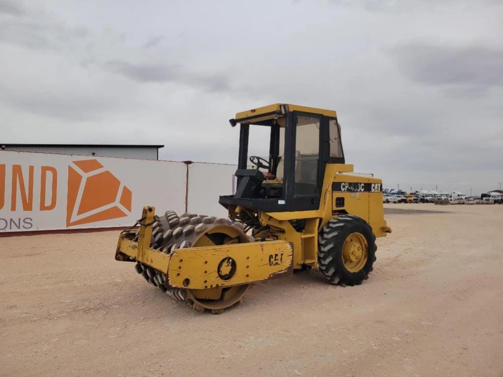 1996 Caterpillar CP-433C Equipment Image0