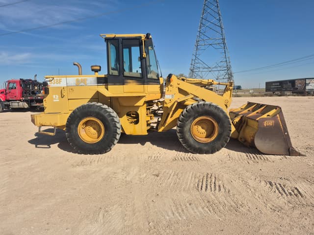 Image of Caterpillar 938F equipment image 3