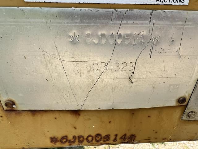 Image of Caterpillar CP-323 equipment image 4