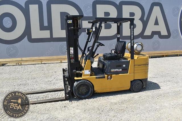 Image of Caterpillar GC30 equipment image 2