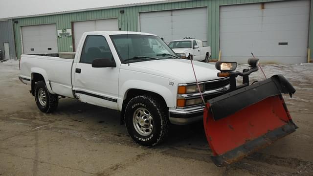 Image of Chevrolet 2500 equipment image 2