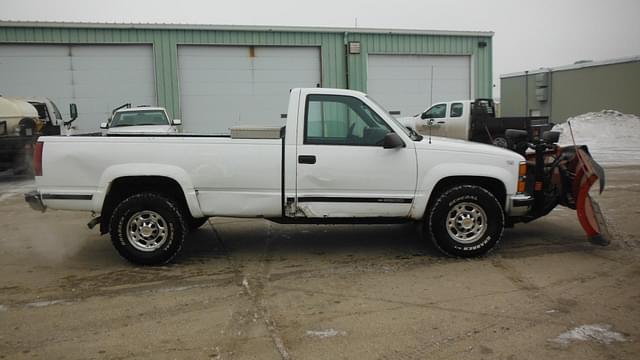 Image of Chevrolet 2500 equipment image 3