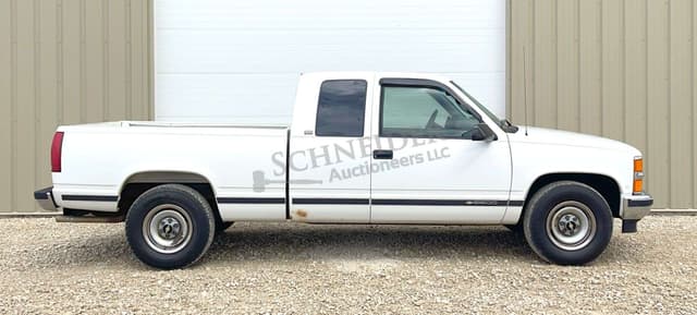 Image of Chevrolet 2500 equipment image 2