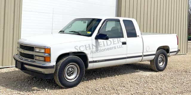 Image of Chevrolet 2500 equipment image 1