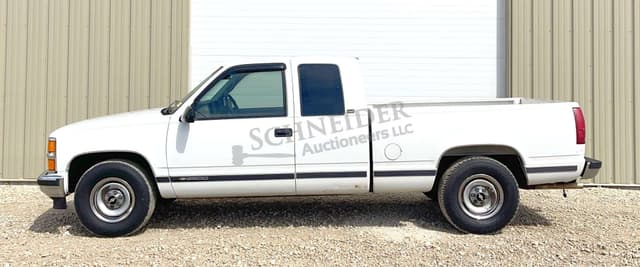 Image of Chevrolet 2500 equipment image 3