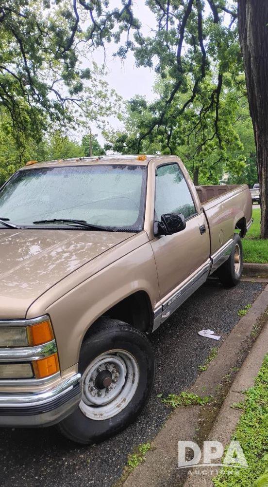 Image of Chevrolet 2500 equipment image 1