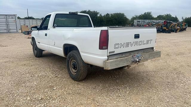 Image of Chevrolet 2500 equipment image 3