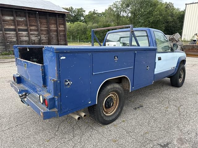 Image of Chevrolet 2500 equipment image 4