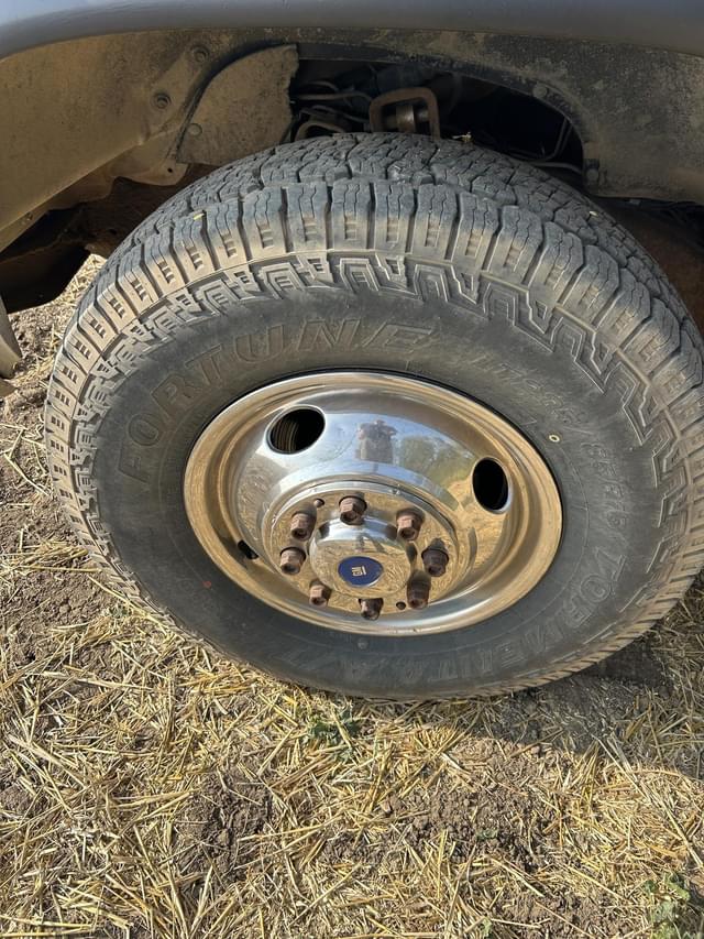 Image of Chevrolet 3500 equipment image 4