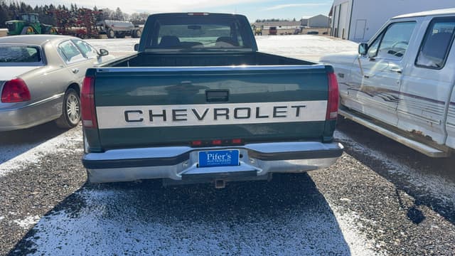 Image of Chevrolet 3500 equipment image 2