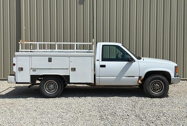 Image of Chevrolet 3500 equipment image 2