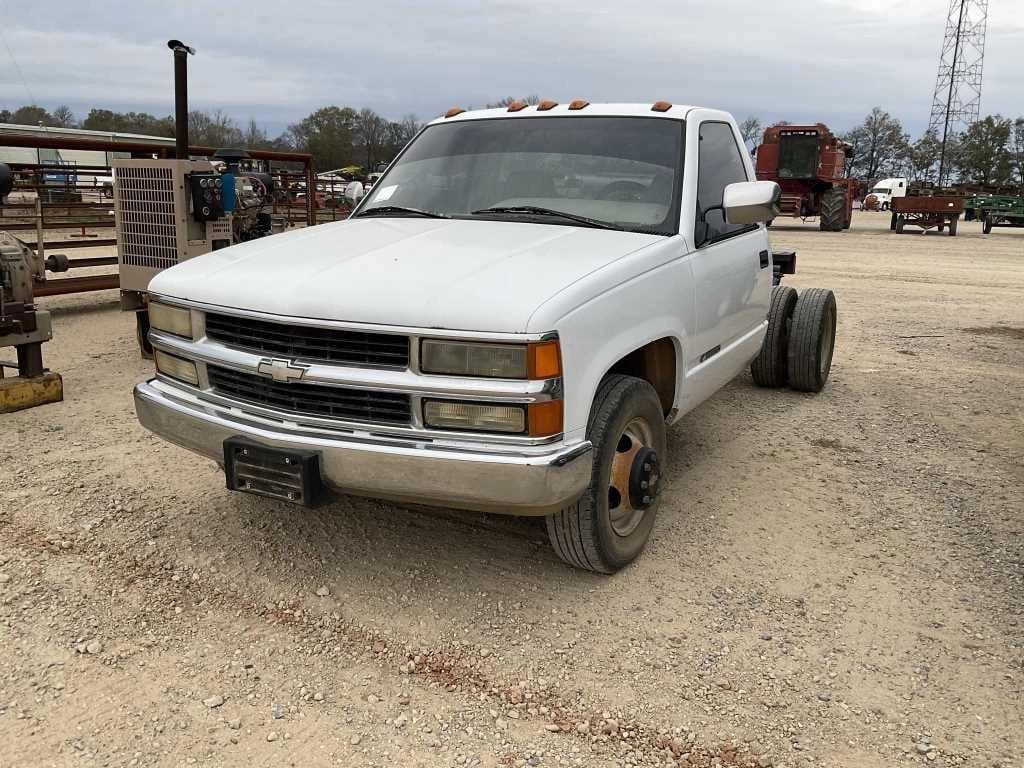 1996 Chevrolet 3500 Equipment Image0