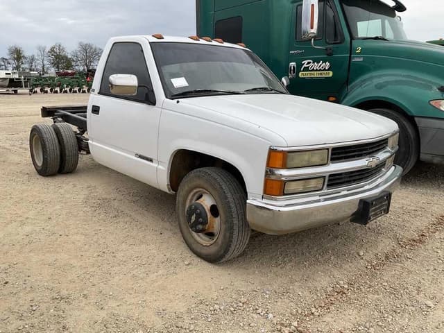 Image of Chevrolet 3500 equipment image 4