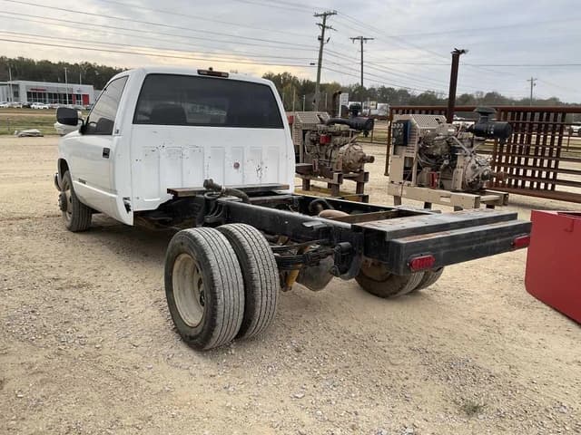 Image of Chevrolet 3500 equipment image 1